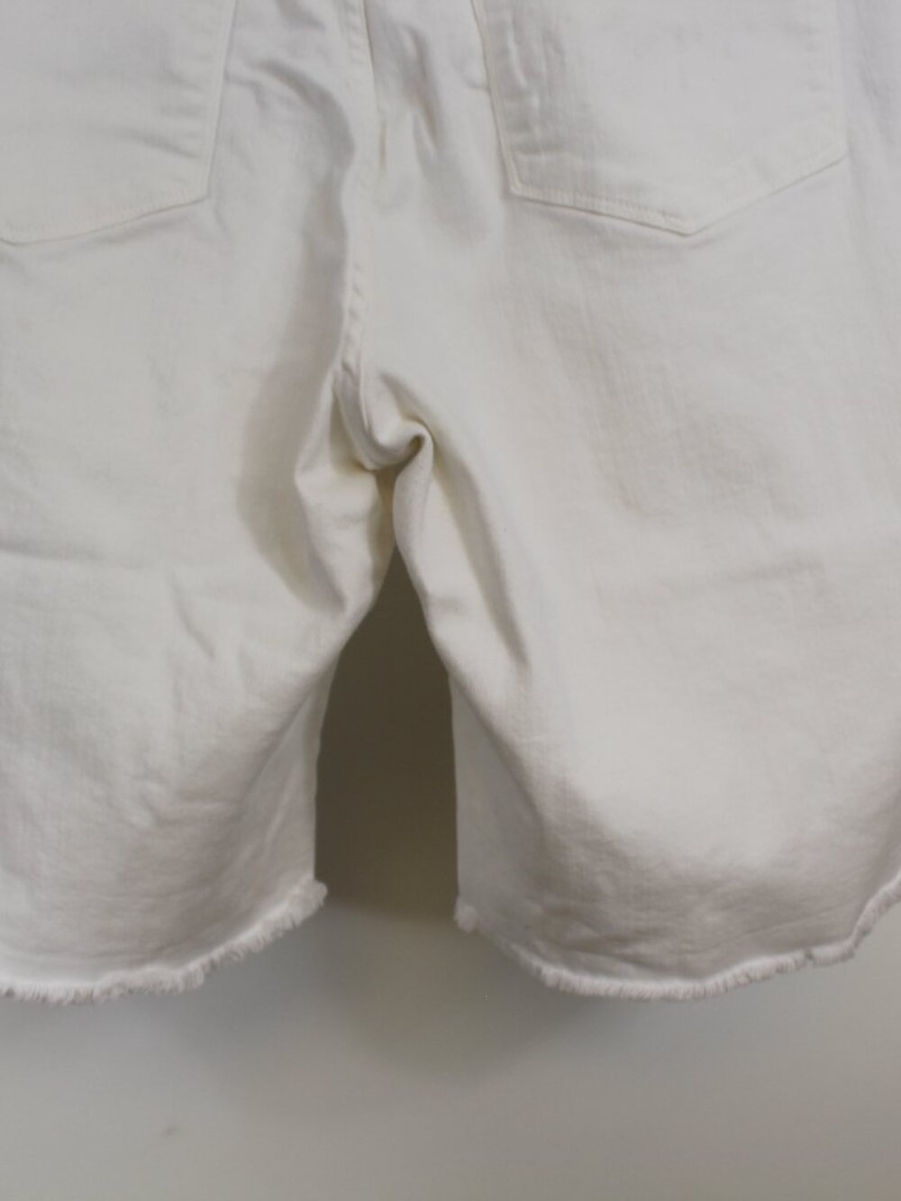 Judy Blue White Denim Bermuda Shorts 1X Raw Hem - Picture 6 of 9